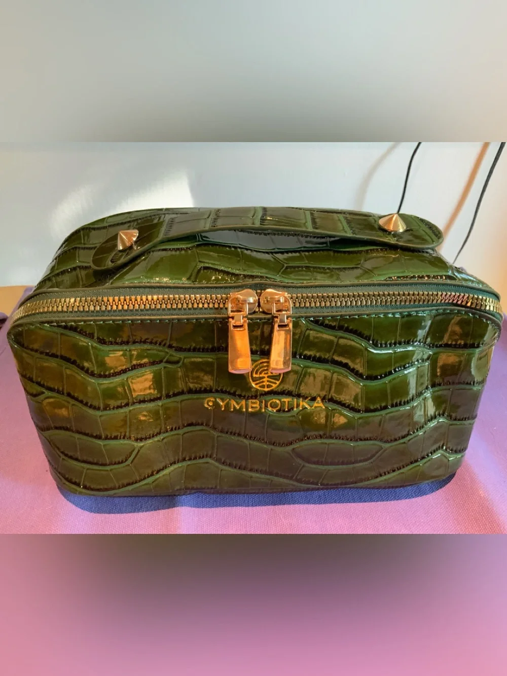 Green Croc-Embossed Makeup Bag